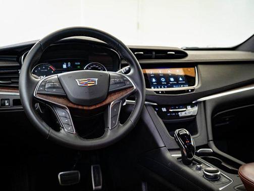 2025 Cadillac XT5 Sport