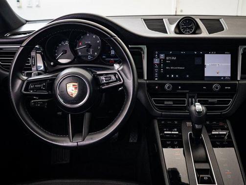 2022 Porsche Macan Base