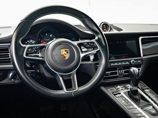 2021 Porsche Macan Base