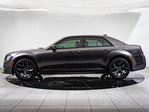 2023 Chrysler 300 Touring