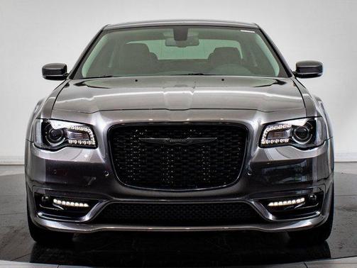 2023 Chrysler 300 Touring