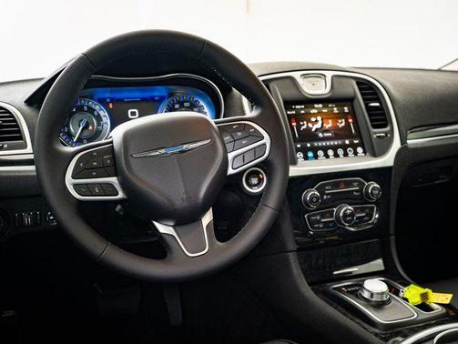 2023 Chrysler 300 Touring