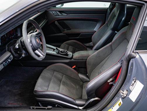 2025 Porsche 911 Carrera GTS