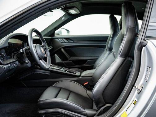 2025 Porsche 911 Carrera 4 GTS