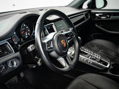 2018 Porsche Macan Base