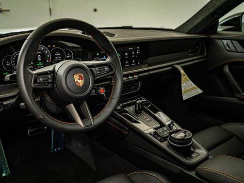 2025 Porsche 911 Carrera 4 GTS