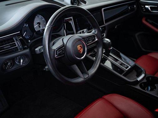 2022 Porsche Macan Base