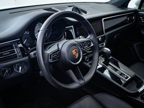 2022 Porsche Macan Base