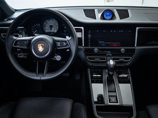 2022 Porsche Macan Base