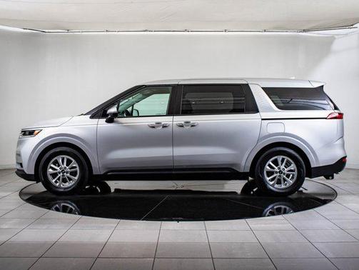 2023 Kia Carnival LX