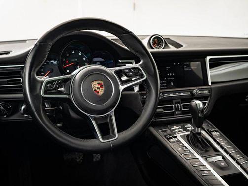 2021 Porsche Macan Base