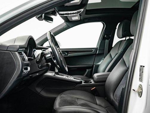 2021 Porsche Macan Base