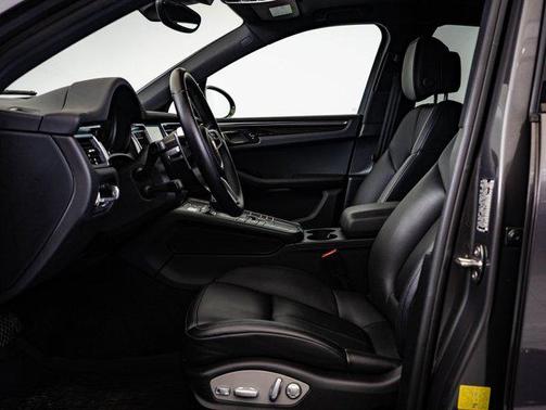 2018 Porsche Macan Base (PDK)