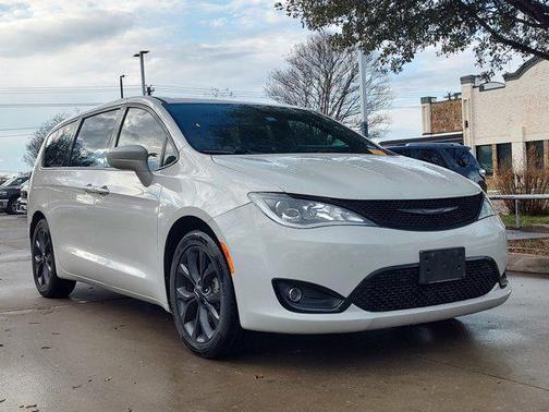 2020 Chrysler Pacifica Touring