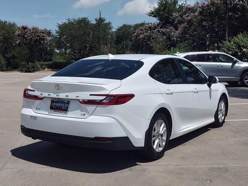 Ice Cap 2025 Toyota Camry LE