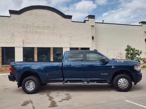 Patriot Blue Pearlcoat 2024 RAM 3500 Big Horn Crew Cab 4x4 8' Box