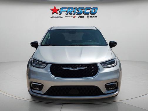Silver Mist Clearcoat 2024 Chrysler Pacifica Touring L