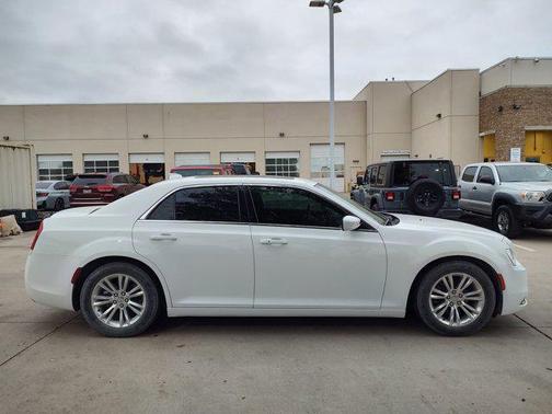 2019 Chrysler 300 Touring