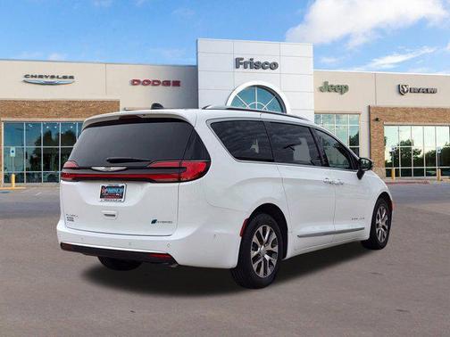 2025 Chrysler Pacifica L