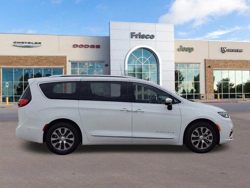 2025 Chrysler Pacifica L