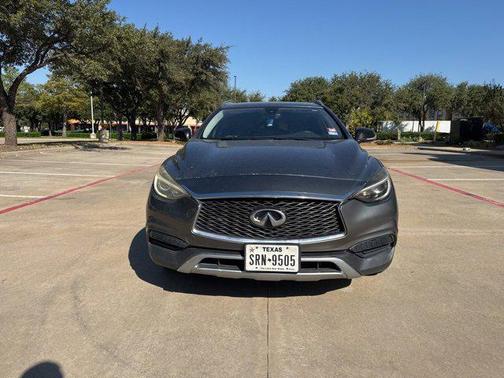 2017 INFINITI QX30 Luxury