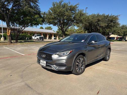 2017 INFINITI QX30 Luxury