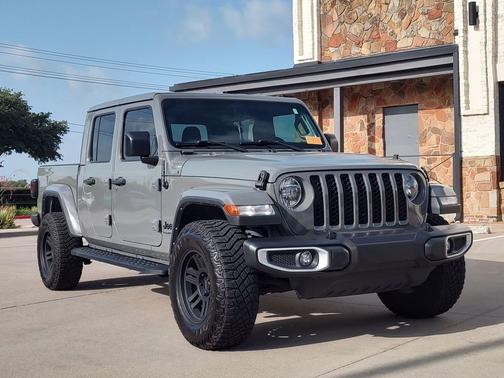 Sting-Gray Clearcoat 2023 Jeep Gladiator Sport S