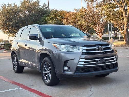 Predawn Gray Mica 2018 Toyota Highlander XLE