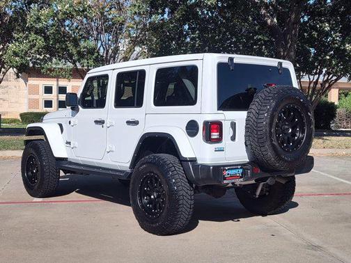 2023 Jeep Wrangler 4-Door Sahara Altitude 4x4