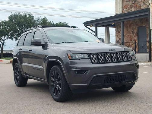 Granite Crystal Metallic Clearcoat 2019 Jeep Grand Cherokee Altitude