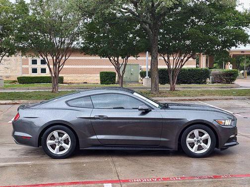 2017 Ford Mustang V6