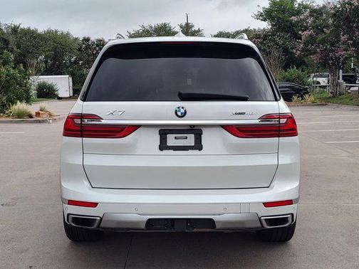 Mineral White Metallic 2020 BMW X7 xDrive40i