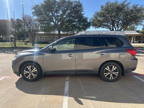 2017 Nissan Pathfinder SL