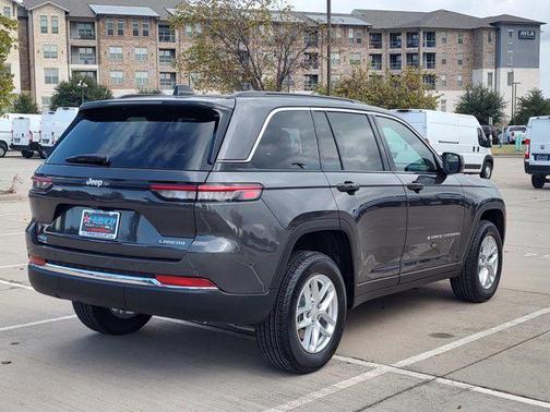 2025 Jeep Grand Cherokee Laredo