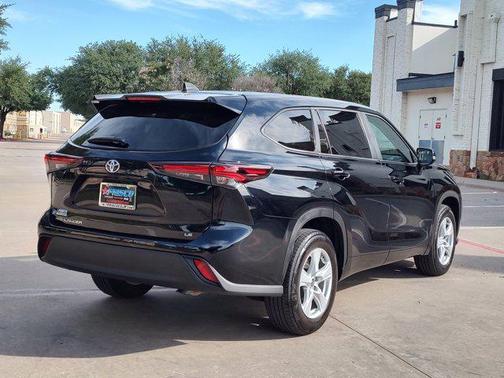 2024 Toyota Highlander LE