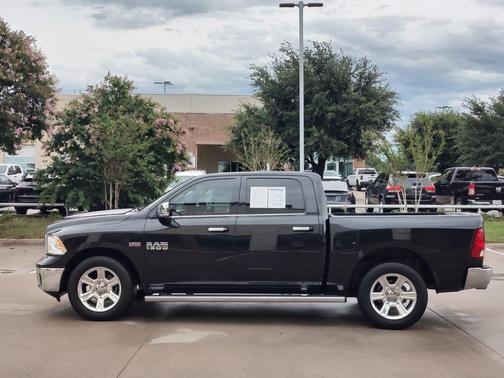 Brilliant Black Crystal Pearlcoat 2018 RAM 1500 Lone Star