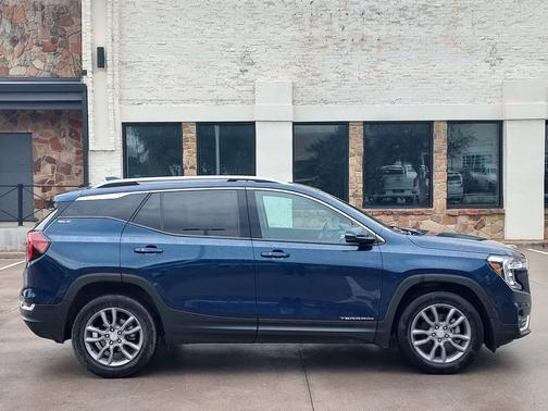 Marine Metallic 2023 GMC Terrain SLT