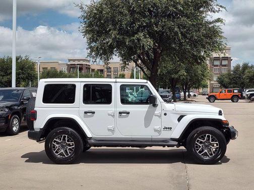 2025 Jeep Wrangler 4-Door Sahara 4x4