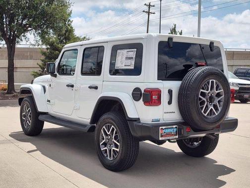 2025 Jeep Wrangler 4-Door Sahara 4x4