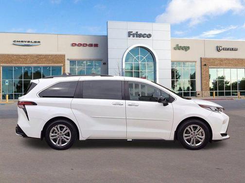 2022 Toyota Sienna XSE 7 Passenger