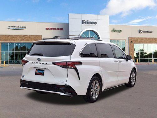 2022 Toyota Sienna XSE 7 Passenger