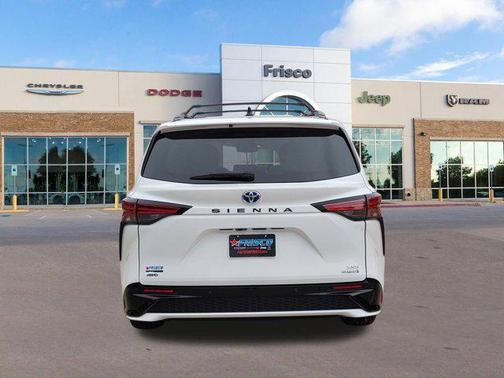 2022 Toyota Sienna XSE 7 Passenger