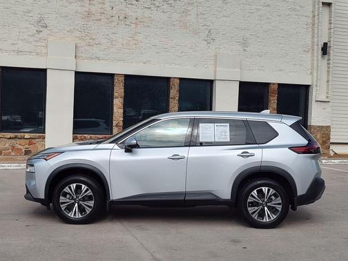 Brilliant Silver Metallic 2021 Nissan Rogue SV