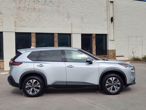 Brilliant Silver Metallic 2021 Nissan Rogue SV