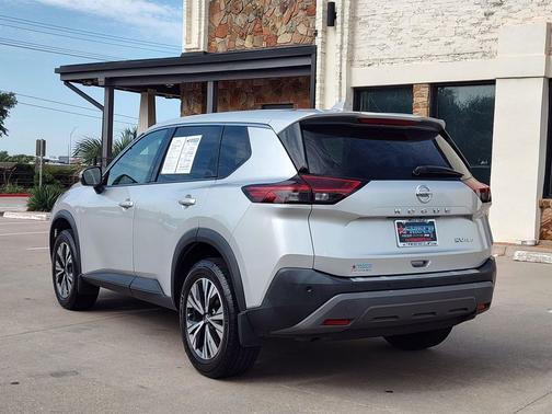 Brilliant Silver Metallic 2021 Nissan Rogue SV