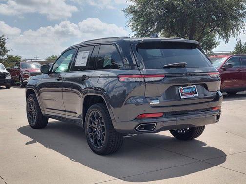 2025 Jeep Grand Cherokee Summit