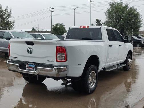 Bright White Clearcoat 2024 RAM 3500 Big Horn Crew Cab 4x4 8' Box