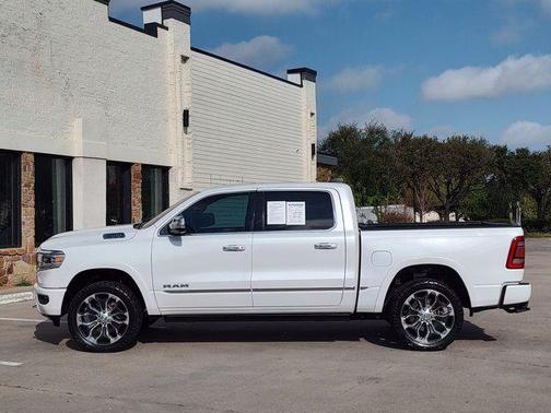 Ivory White Tri-Coat Pearlcoat 2019 RAM 1500 Limited