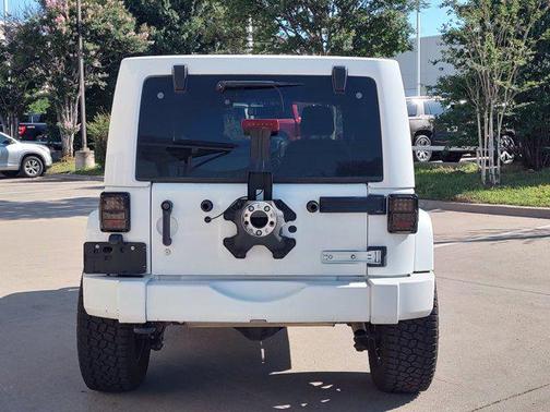 Bright White Clearcoat 2016 Jeep Wrangler Unlimited Sahara