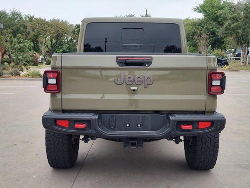 41 2025 Jeep Gladiator Rubicon